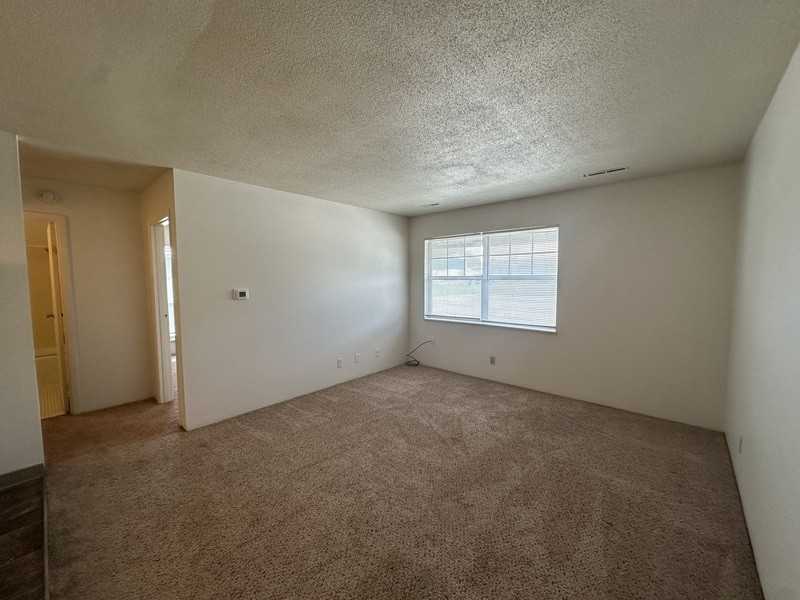 1460 Meadowview Dr #5 - Photo 2 of 10