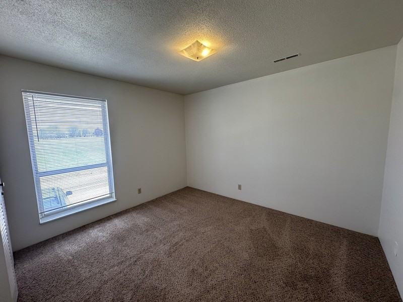 1460 Meadowview Dr #5 - Photo 5 of 10
