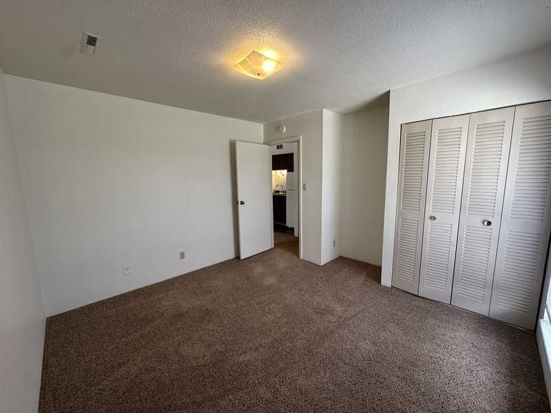 1460 Meadowview Dr #5 - Photo 6 of 10
