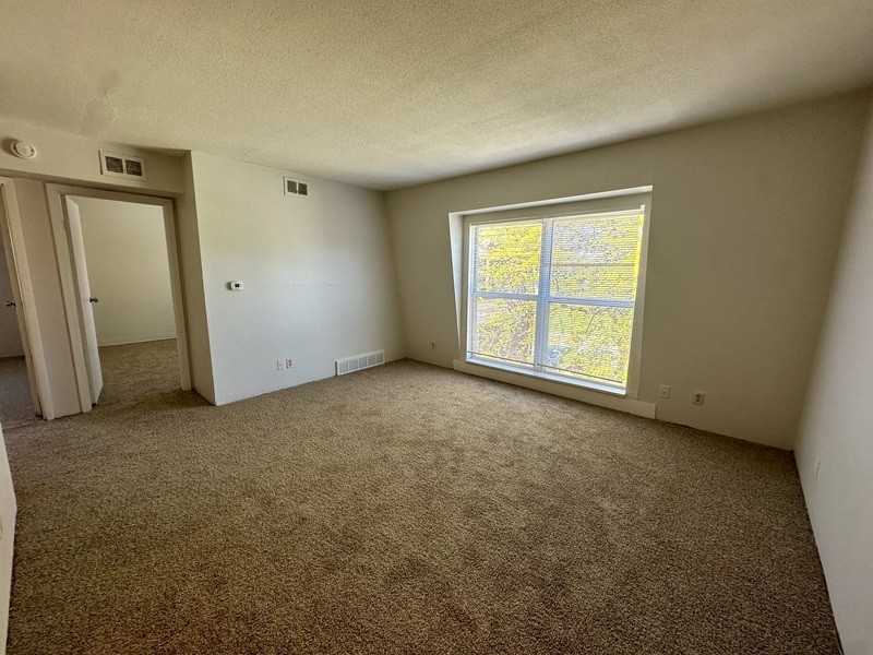 1450 Meadowview Dr #10 - Photo 2 of 13