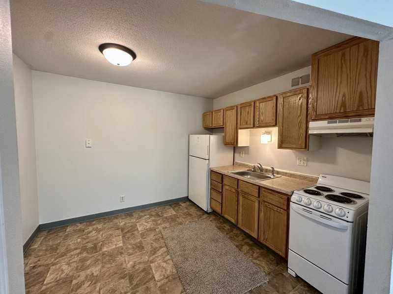 1450 Meadowview Dr #10 - Photo 3 of 13