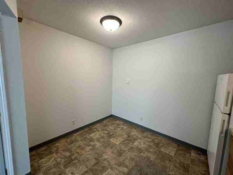 1450 Meadowview Dr #10 - Photo 5 of 13