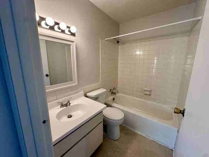 1450 Meadowview Dr #10 - Photo 6 of 13