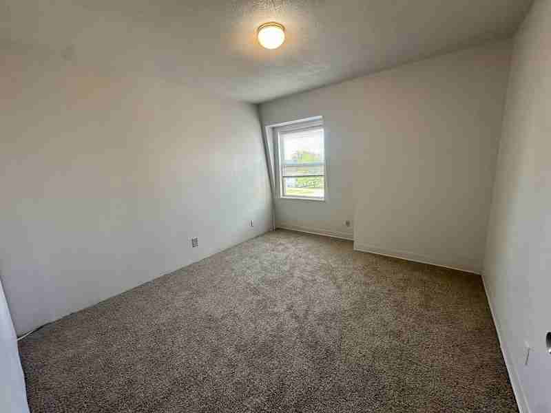 1450 Meadowview Dr #10 - Photo 7 of 13