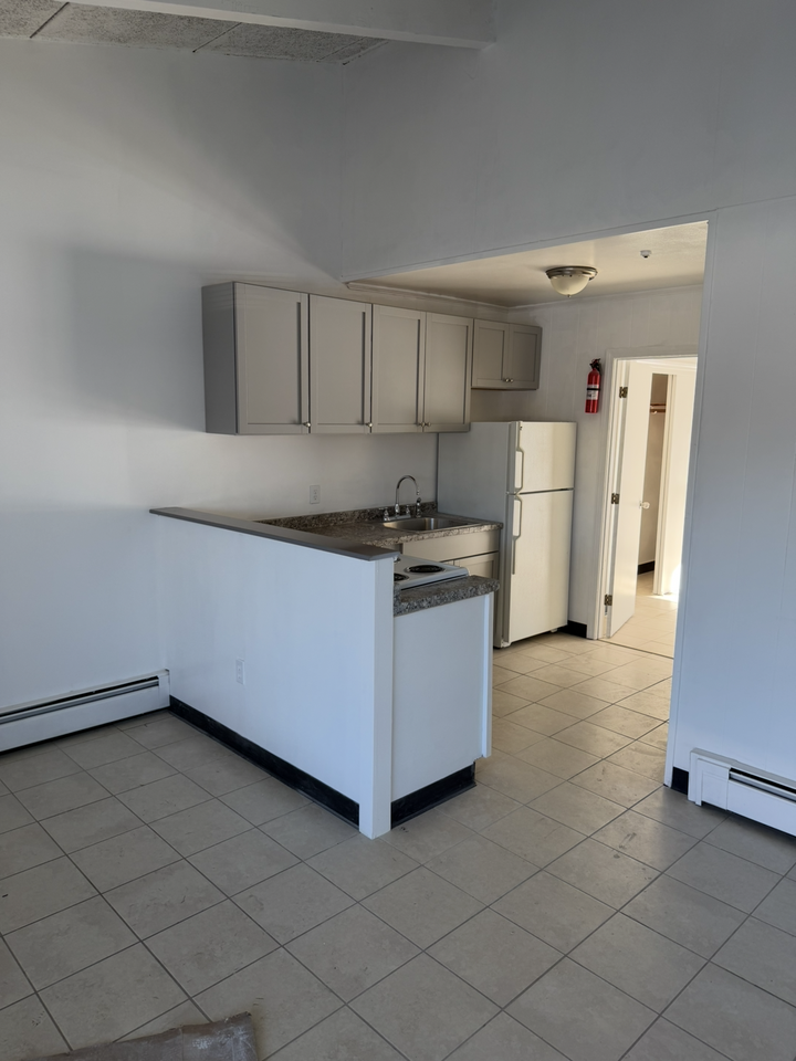 220 Derry Rd - Photo 5 of 10
