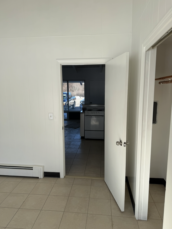 220 Derry Rd - Photo 7 of 10