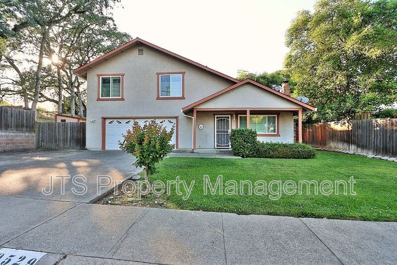 9529 Lake Natoma Dr - Photo 2 of 32