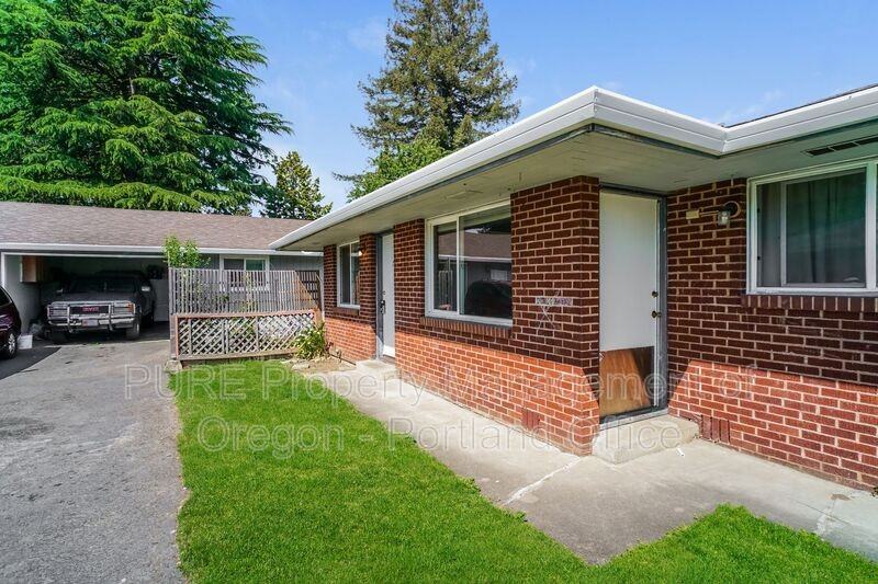 1049 Se Walnut St #7 - Photo 5 of 19