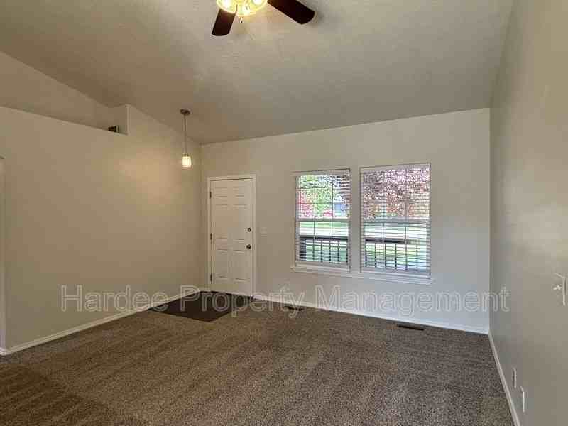 2411 W Baystone Dr - Photo 5 of 20