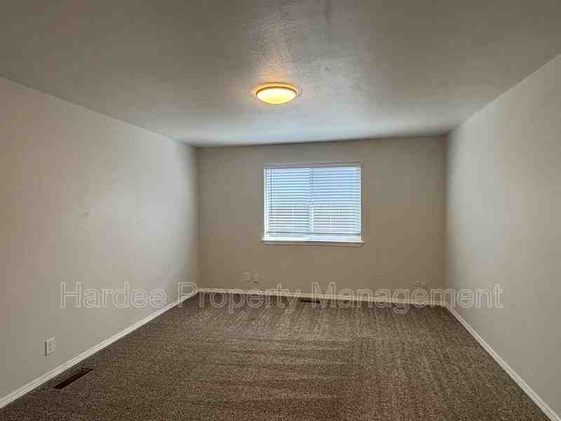 2411 W Baystone Dr - Photo 7 of 20