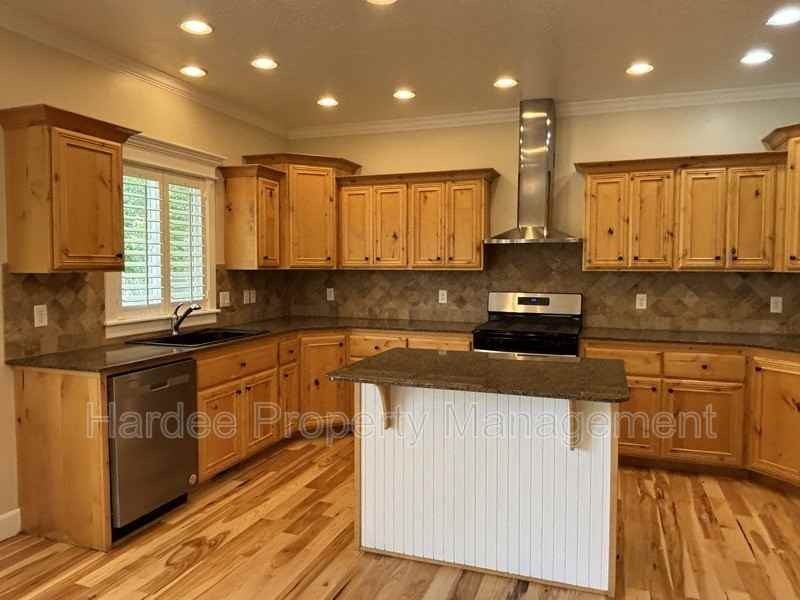 573 E Halpin Dr - Photo 3 of 26