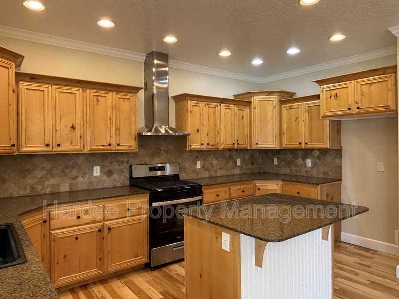 573 E Halpin Dr - Photo 4 of 26