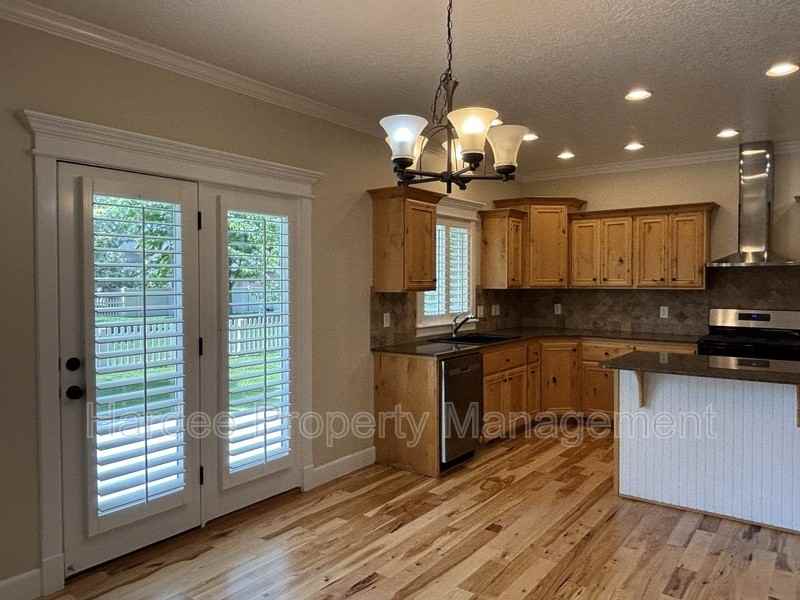 573 E Halpin Dr - Photo 5 of 26