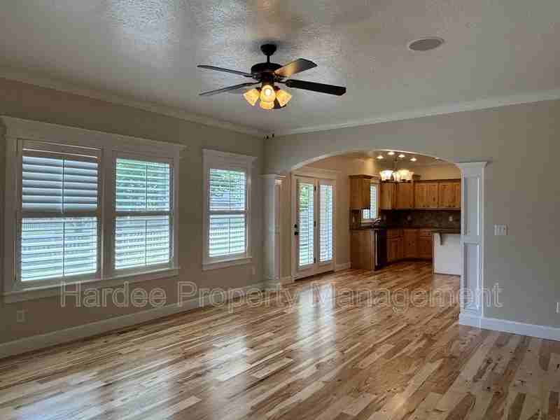 573 E Halpin Dr - Photo 6 of 26