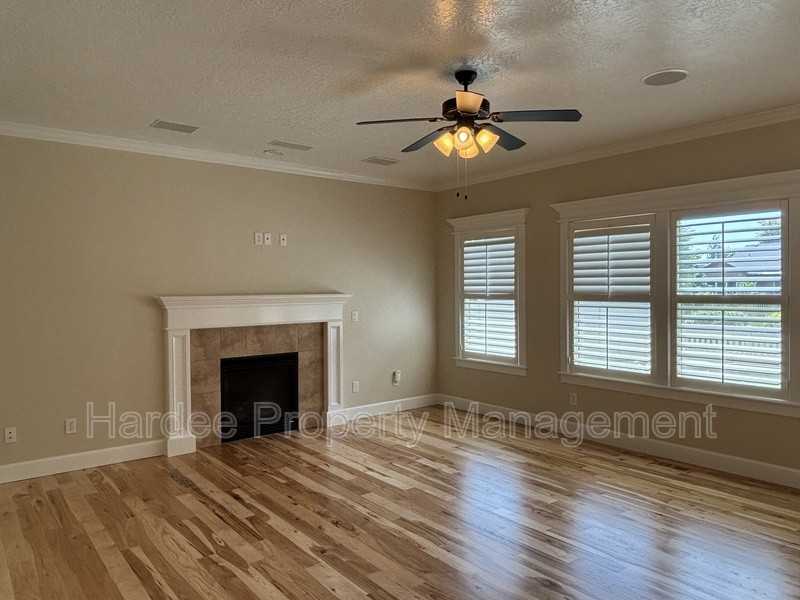 573 E Halpin Dr - Photo 7 of 26