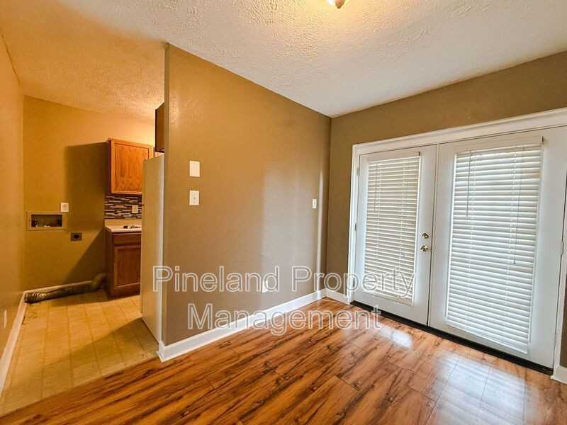 307 Bradford Ave #2 - Photo 3 of 10