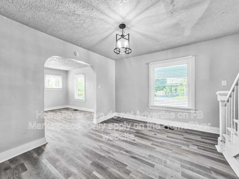2304 Rockford Ln - Photo 2 of 16