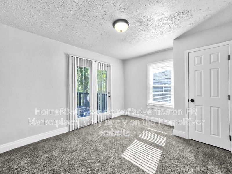 2304 Rockford Ln - Photo 6 of 16