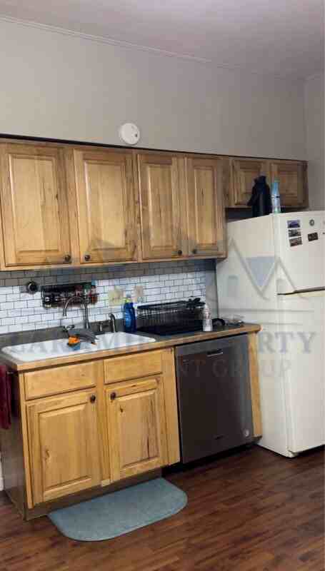 709 S 5th St - Photo 2 of 20