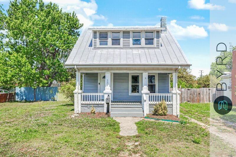 114 Lee Ave - Photo 2 of 32