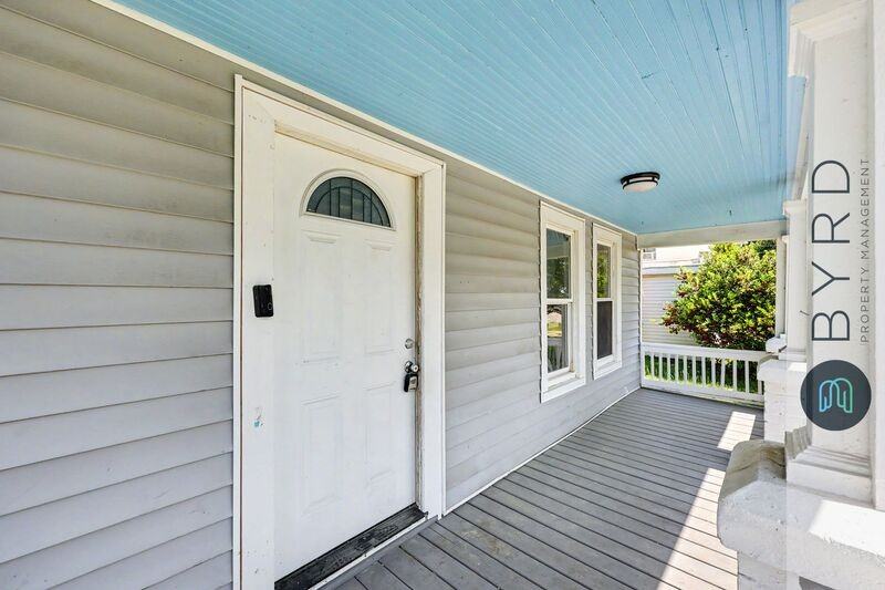 114 Lee Ave - Photo 5 of 32