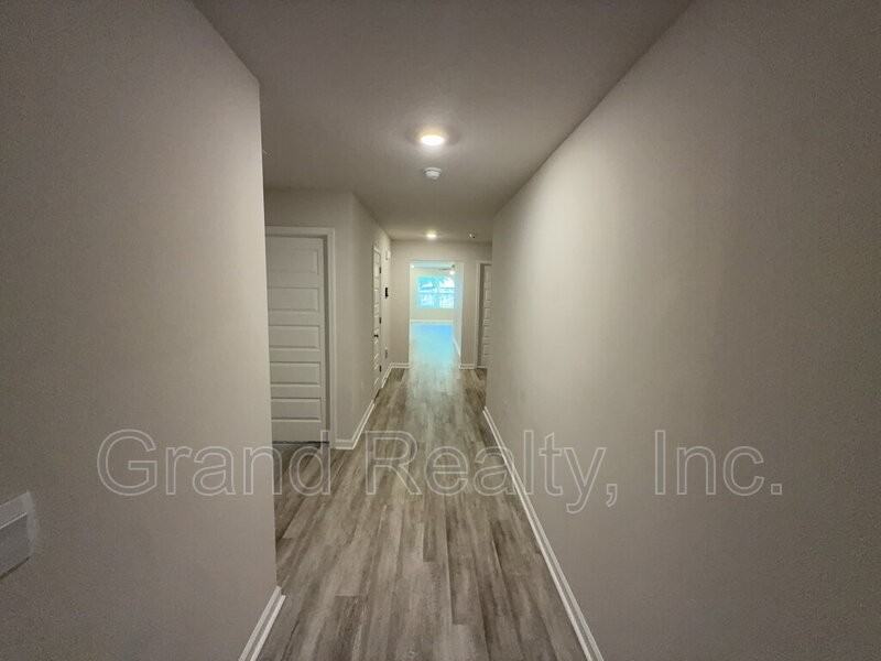 4407 White Cedar Ct - Photo 2 of 23