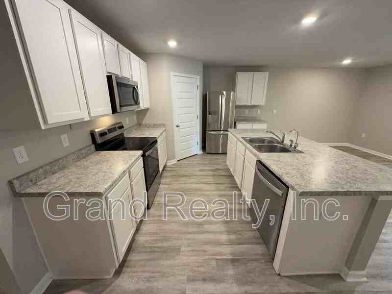 4407 White Cedar Ct - Photo 7 of 23