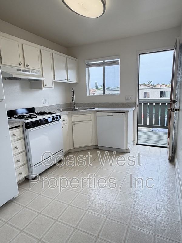495 Chestnut Ave - Photo 4 of 19