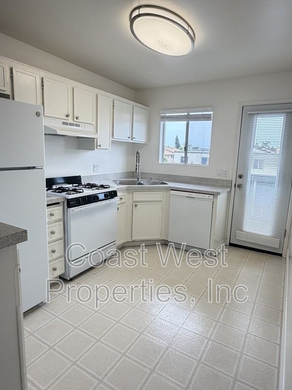 495 Chestnut Ave - Photo 5 of 19