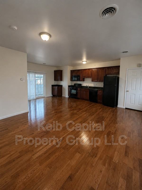 130 Warren St #2C - Photo 3 of 7