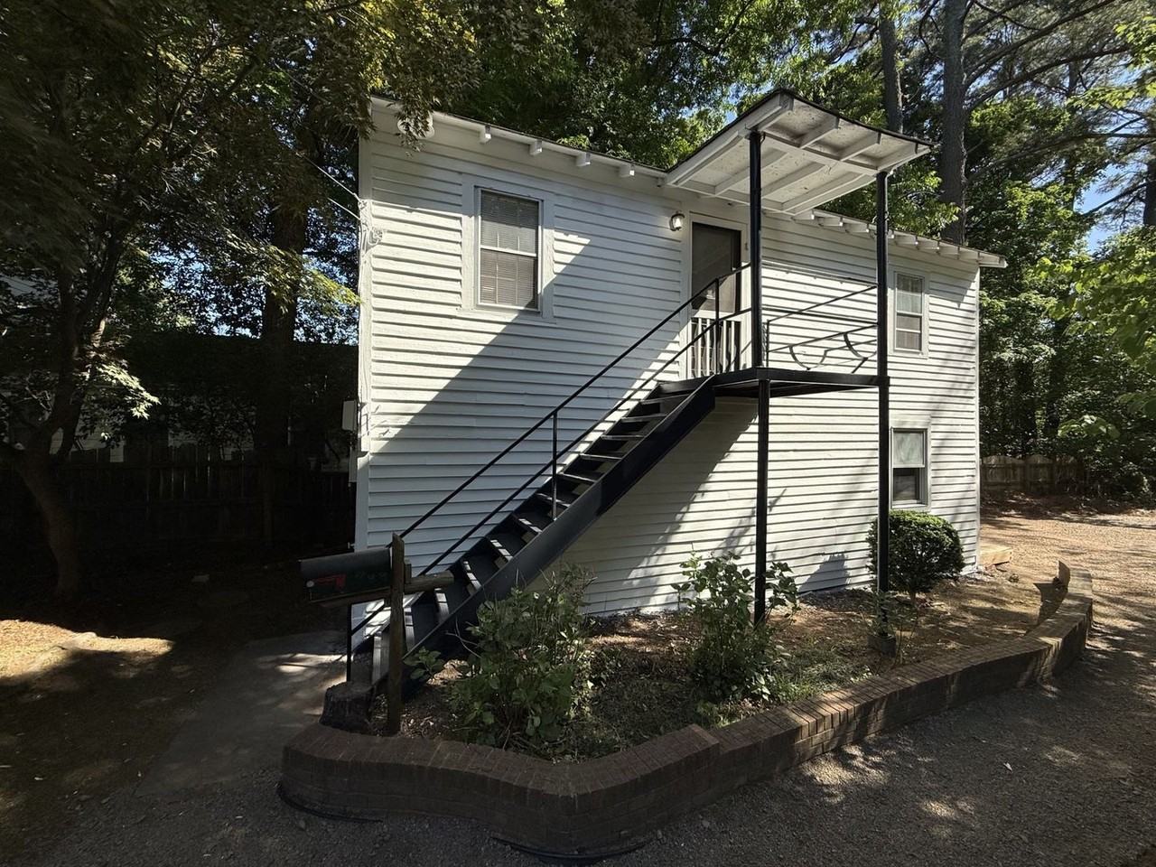 1617B Sunrise Ave - Photo 3 of 13