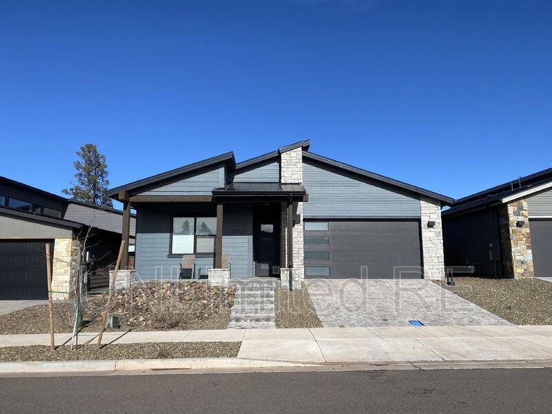 2717 S Vega St - Photo 2 of 21