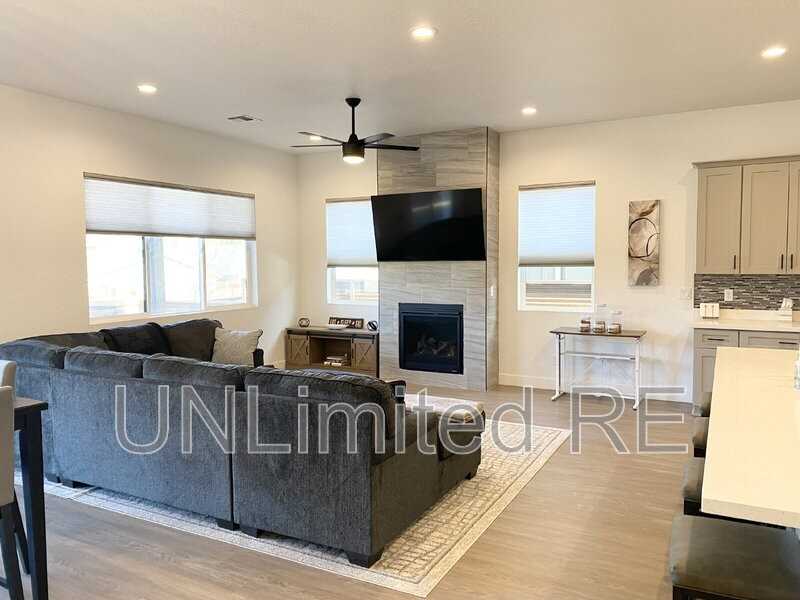 2717 S Vega St - Photo 3 of 21
