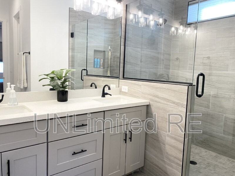 2717 S Vega St - Photo 7 of 21
