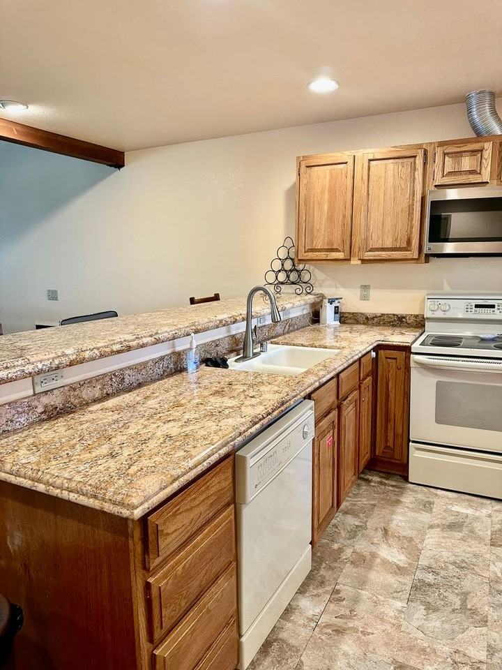 484 Manzanita Rd #18 - Photo 4 of 7