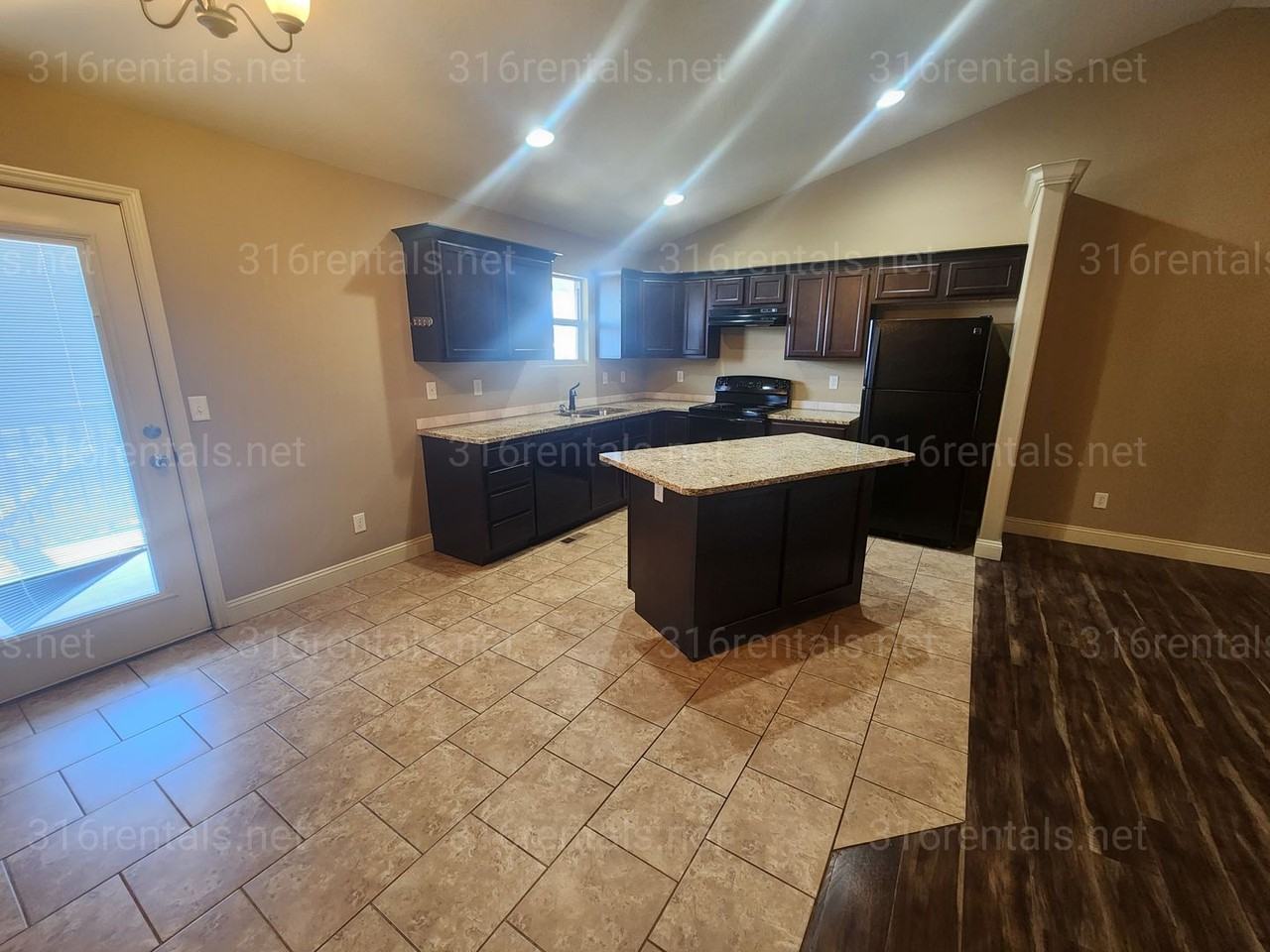 5645 5645 N Lycee Ct - 5645 N Lycee Ct - Photo 3 of 18