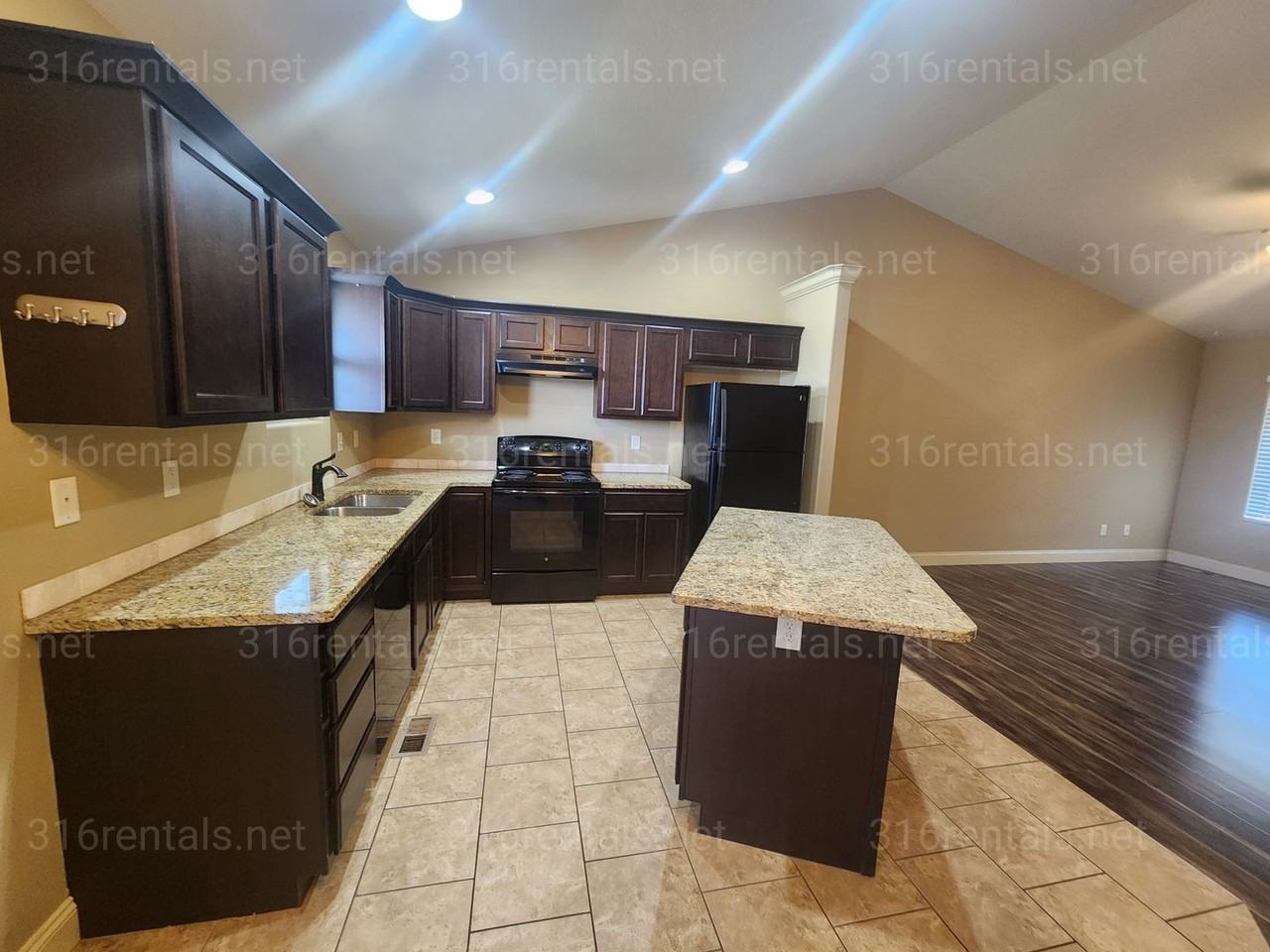 5645 5645 N Lycee Ct - 5645 N Lycee Ct - Photo 4 of 18
