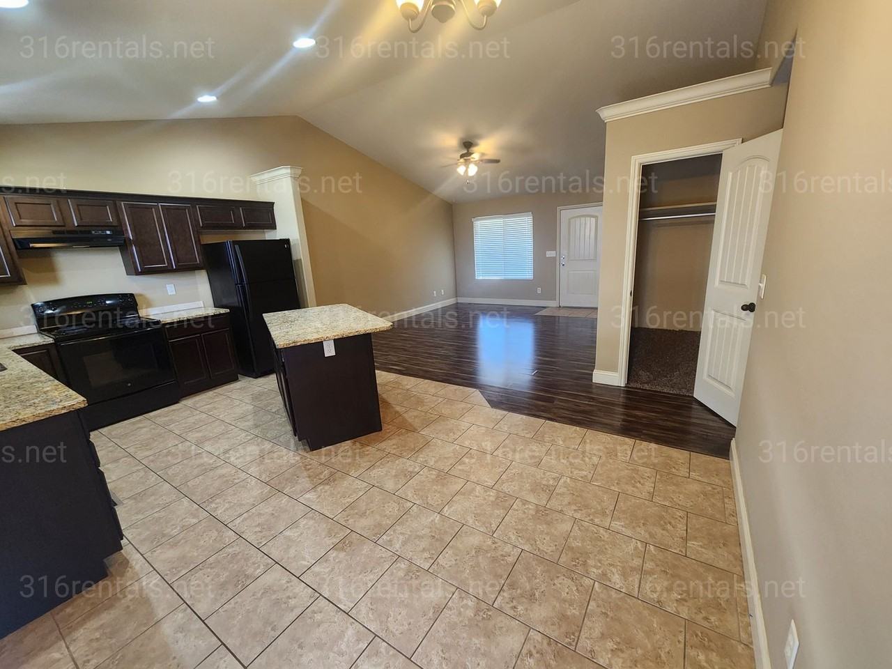 5645 5645 N Lycee Ct - 5645 N Lycee Ct - Photo 5 of 18