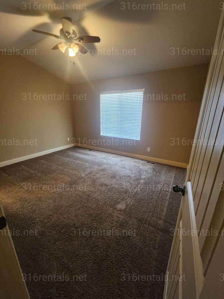 5645 5645 N Lycee Ct - 5645 N Lycee Ct - Photo 6 of 18