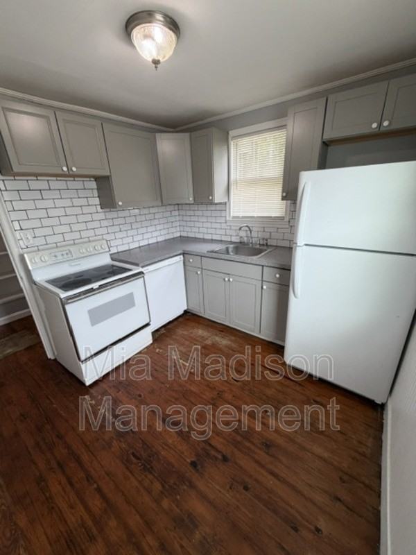 2017 Louisiana Ave - Photo 7 of 9