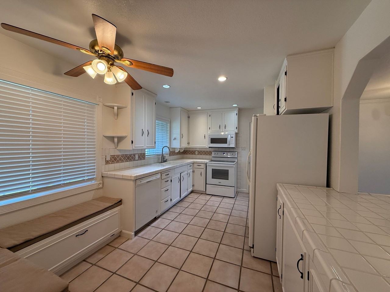 830 W Vine St - Photo 4 of 16