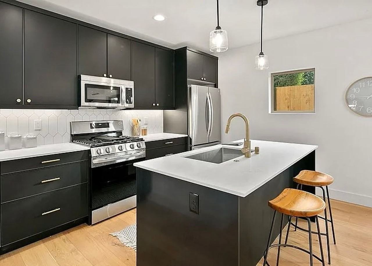 527 Ne 89th St #C - Photo 3 of 22