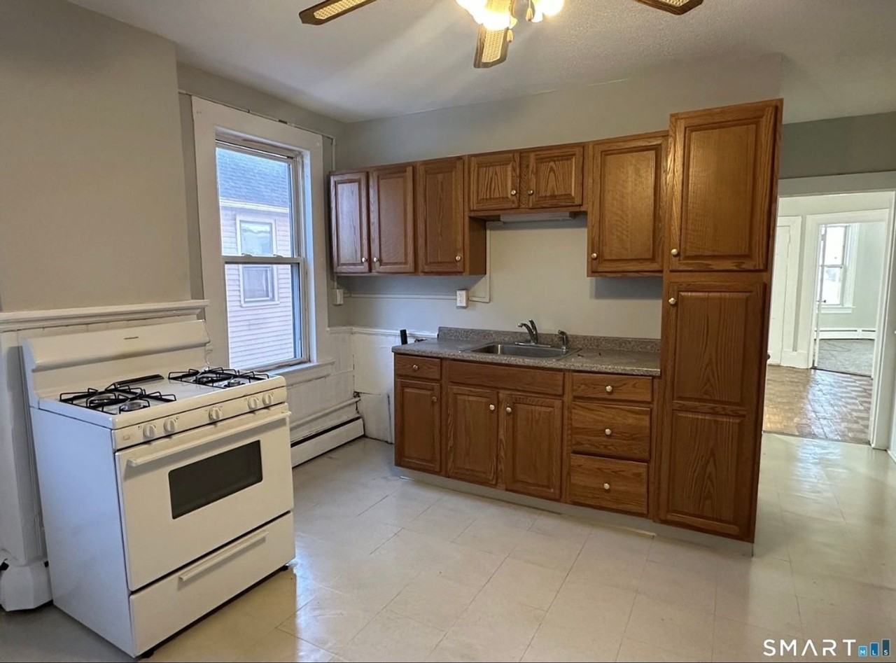 512 Broad St - Photo 2 of 9