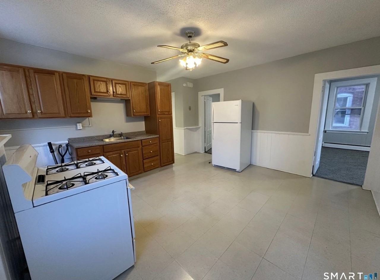512 Broad St - Photo 3 of 9