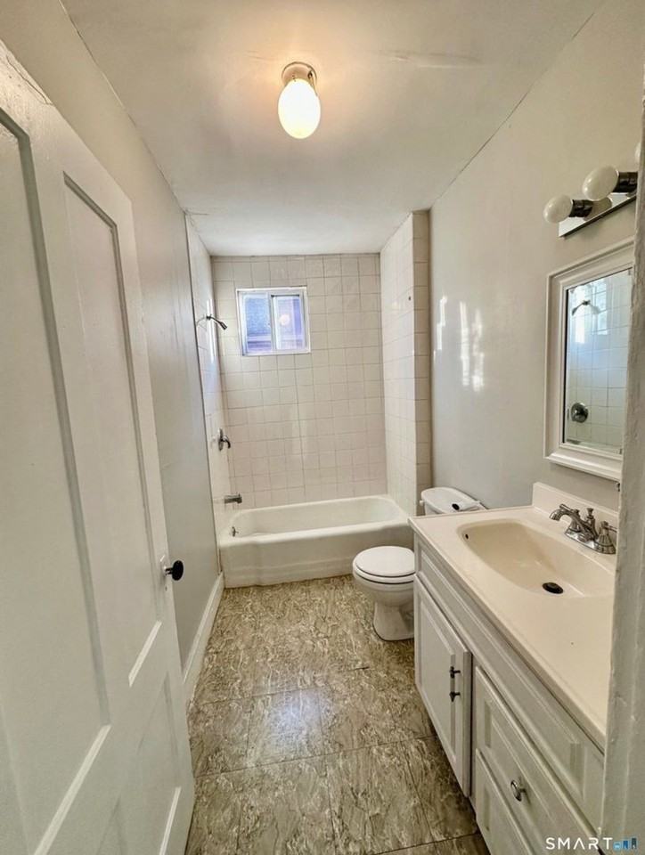 512 Broad St - Photo 6 of 9