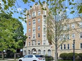 featured image of 4521 N Malden St #504