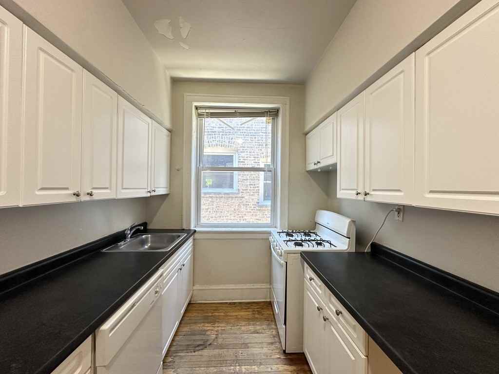 329 Kedzie St #2 - Photo 3 of 21