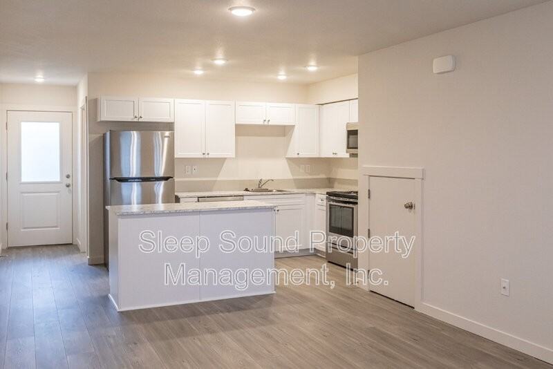 100 N 7th Ave #A - Photo 4 of 9