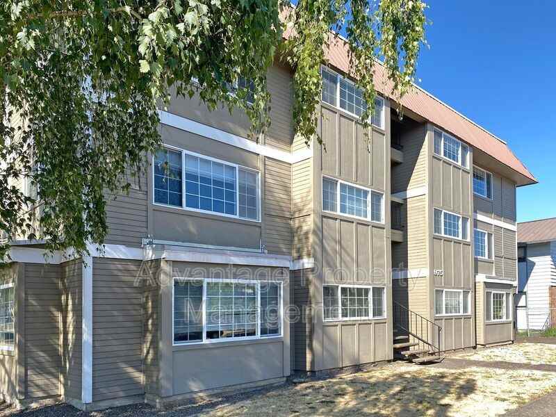 975 Nw Garfield Ave #1 - Photo 2 of 38