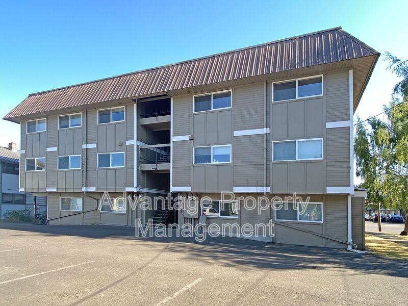 975 Nw Garfield Ave #1 - Photo 4 of 38